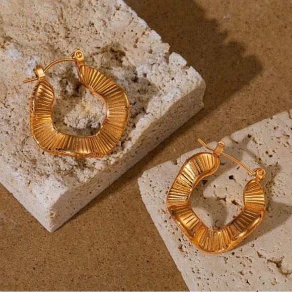 18k Gold Plated Fold Geometric Classic Twist Hoop Earrings - Picture 9 of 11